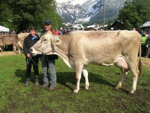 Miss Genetic Kuh Glggli Besitzerin Anny Mathis Bergli Engelberg